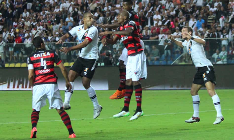 Rodrigo admite falha em gol no jogo do Vasco: 'Levei um susto'