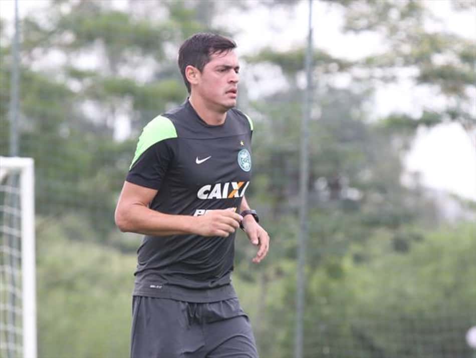 Negociação trava, e Coritiba e Goiás desistem de troca de volantes