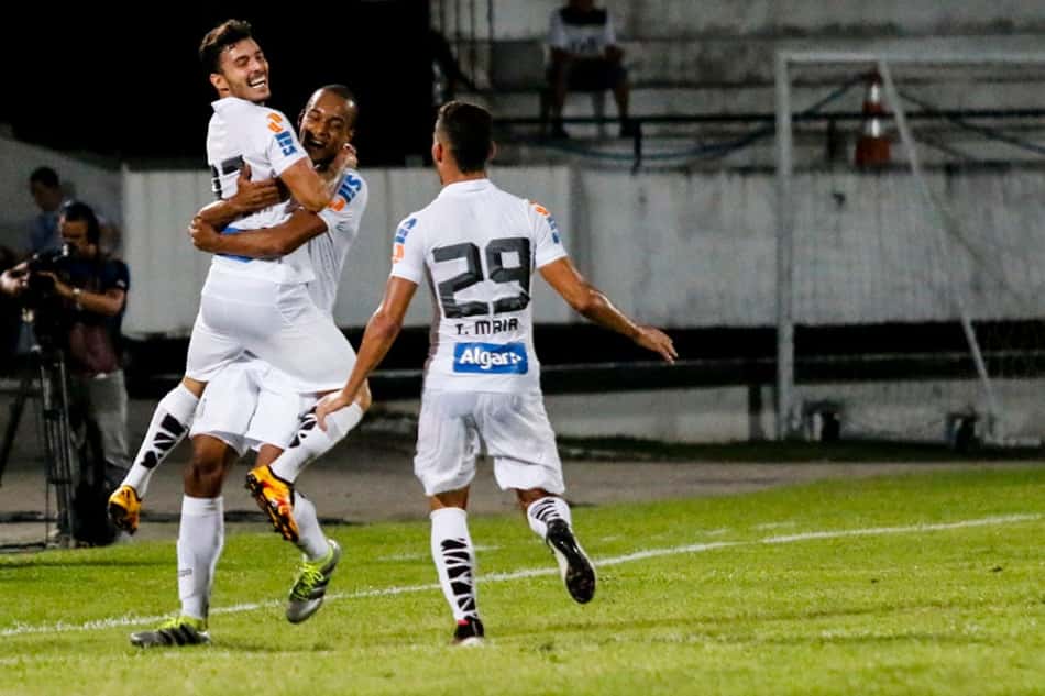 Imagens de Santa Cruz 0 x 2 Santos 