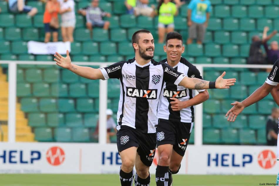 Gustavo Ermel, do Figueirense, recebeu 18 faltas em sete jogos