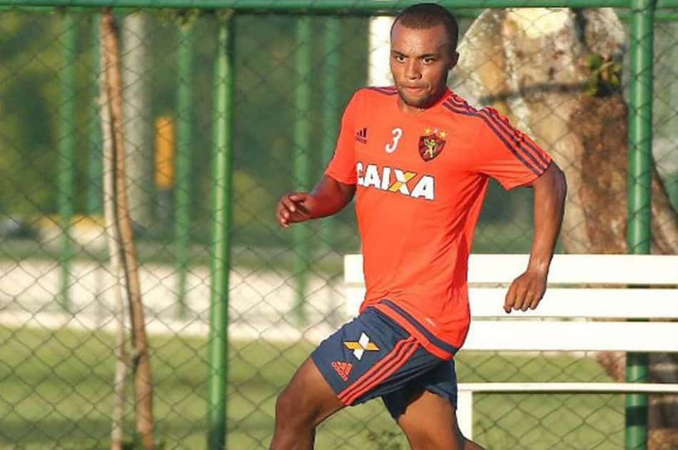Desarmes, cruzamentos e assistências: veja os números de Samuel Xavier, lateral que está na mira do Palmeiras