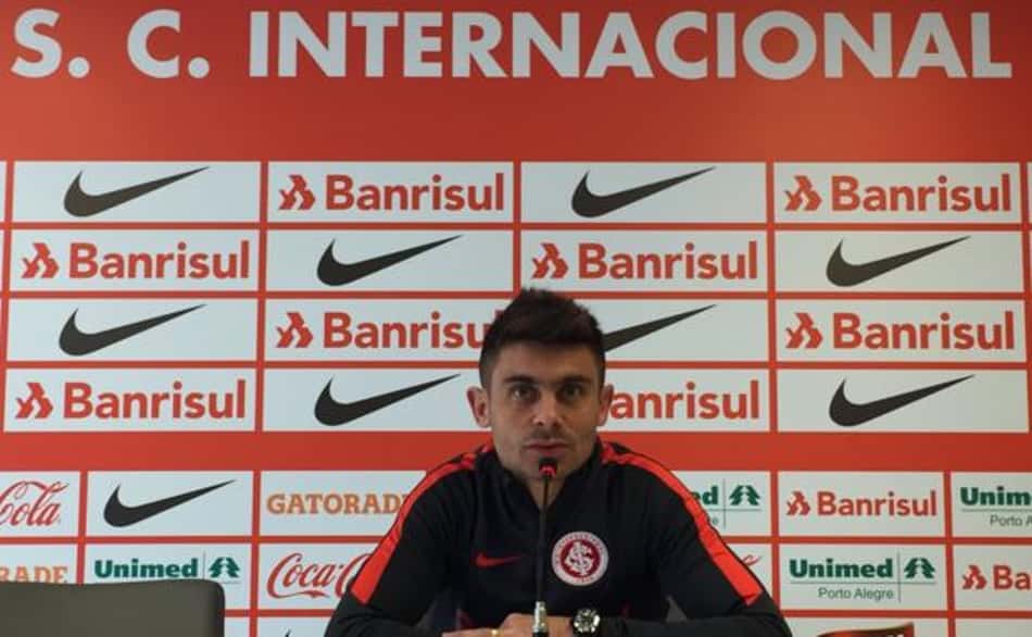 Alex revela que ficou com depressão após deixar o Inter: 'Tentei fazer de tudo e os caras falaram não'