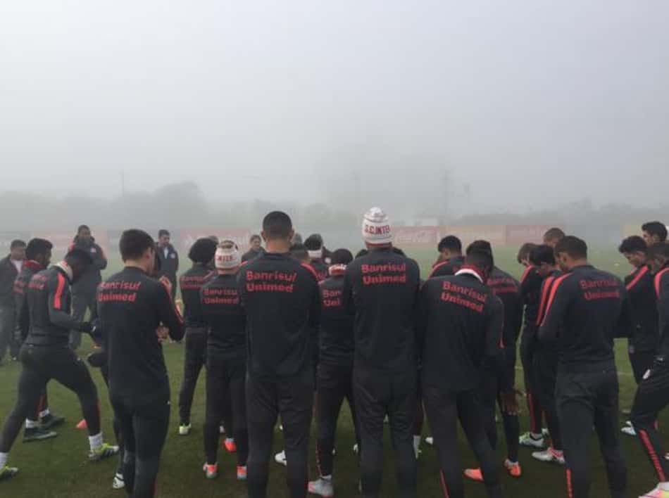 Treino do Inter tem participação de Ariel, definição da equipe e neblina