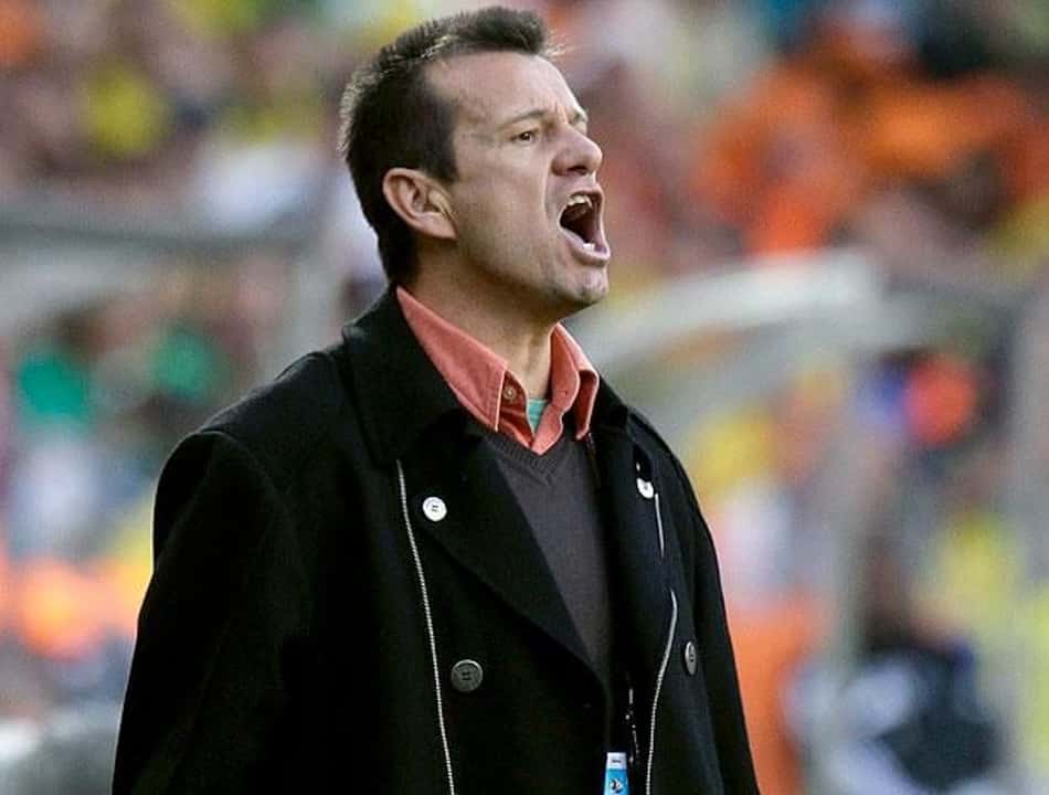 Veja imagens da carreira de Dunga 