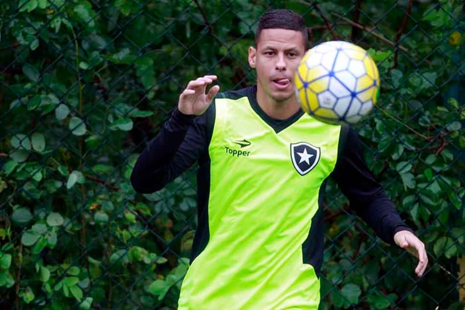 Sem Marcelo, Fernandes deve ser o titular na lateral contra o Vasco