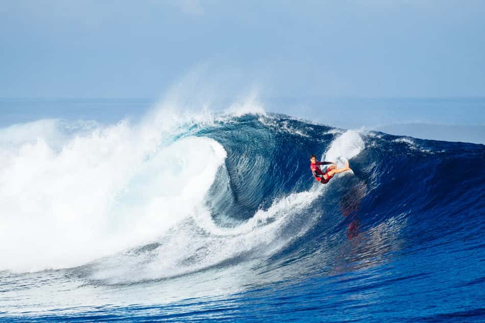 Gabriel Medina e Mineirinho passam pela primeira rodada em Jeffreys Bay
