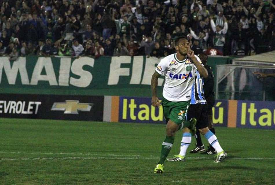 Chapecoense é condenada a pagar R$ 14 milhões para família do ex-zagueiro Thiego