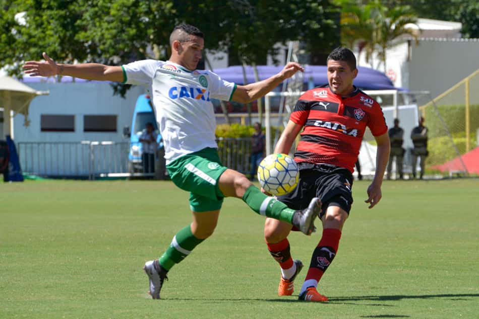 'Inimigo íntimo'! Arthur Maia leva Chape a bater Vitória