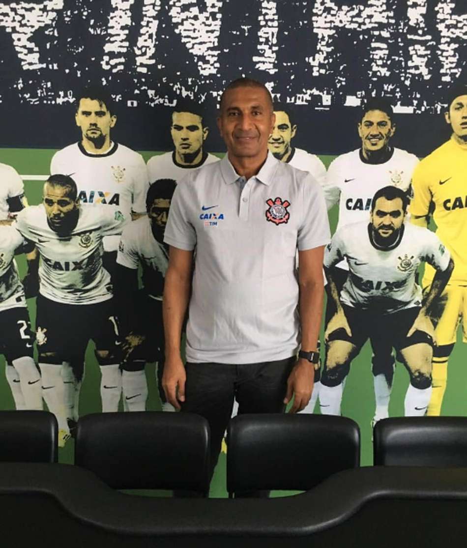 'Sério, honesto e gente boa', Cristóvão tem aval e reencontros no Timão
