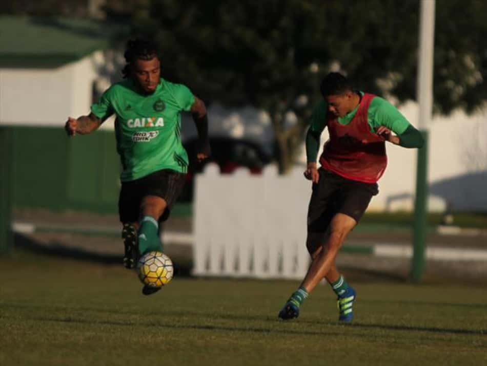 Problemas burocráticos atrasam estreia de turco Kazim no Coritiba