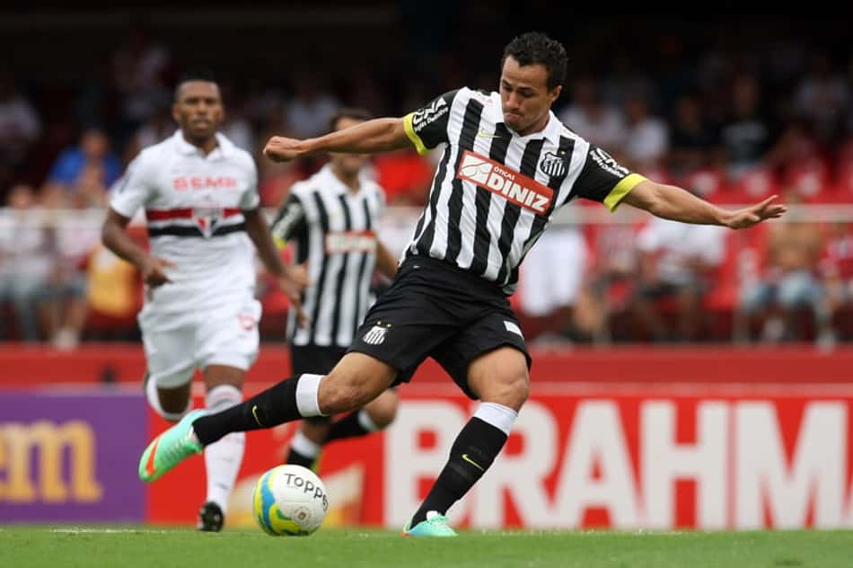 Leandro Damião entra para galeria de 'chapéus' do futebol nacional