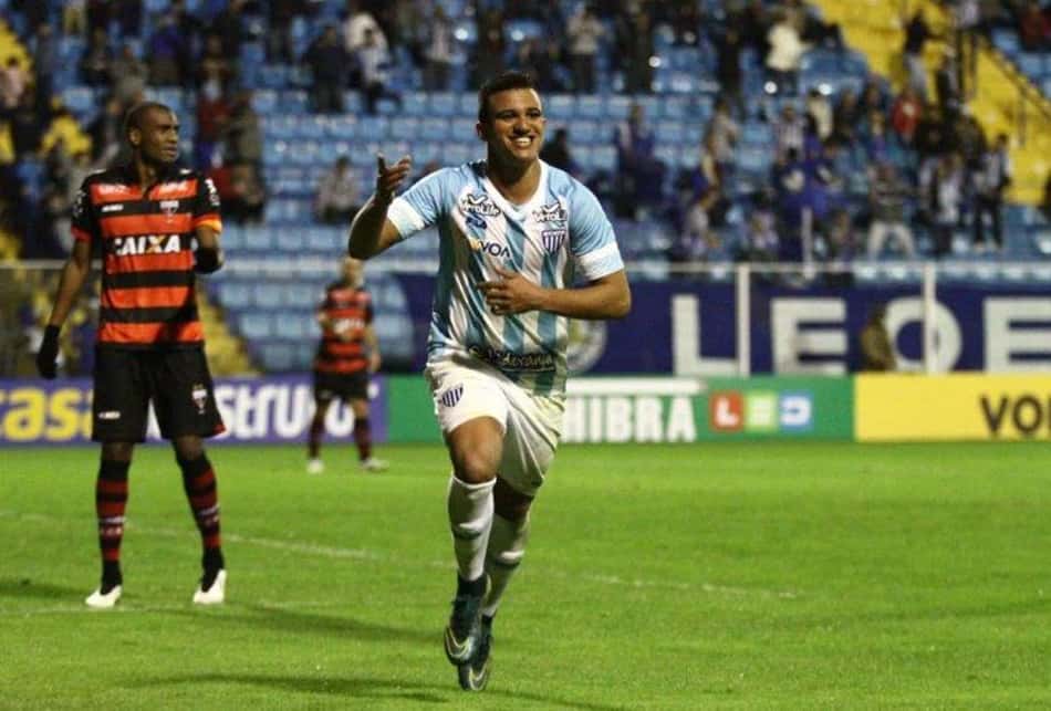 Na Ressacada, Avaí empata com o Atlético-GO e fica fora do Z-4