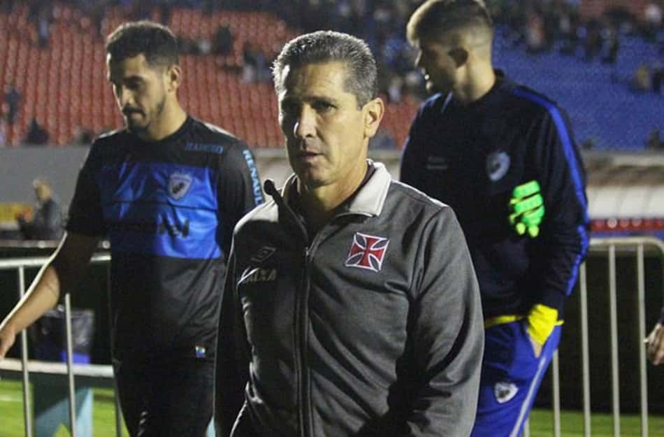 Jorginho, após vitória do Vasco: 'Meio a zero está bom demais'