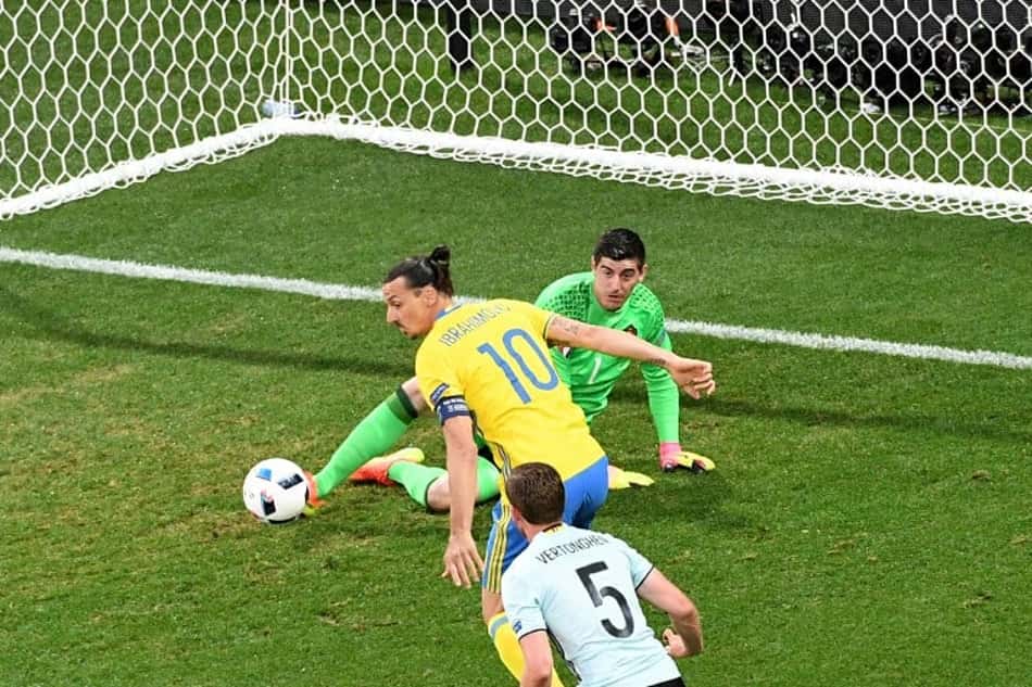 Ibrahimovic chora em coletiva após cinco anos longe da seleção sueca