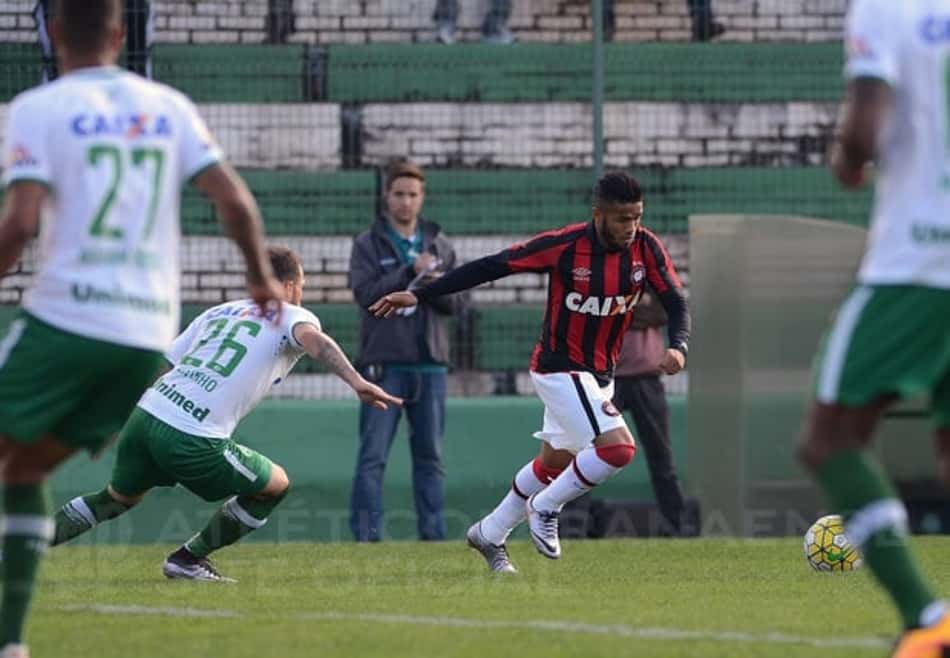 Em jogo adiado por neblina, Chapecoense e Atlético-PR ficam no empate