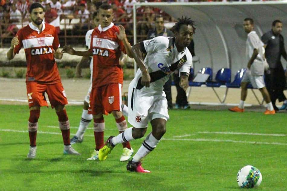 Andrezinho fala em treino após fazer gol olímpico em vitória do Vasco