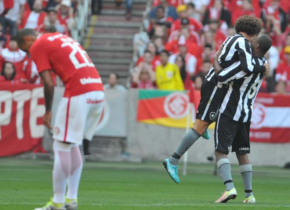 No sufoco e com emoção, Botafogo vence o Inter em pleno Beira-Rio