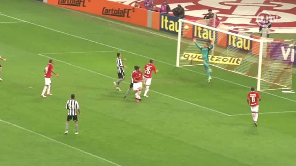 VÍDEO: Sidão faz milagre no gol do Botafogo contra o Inter