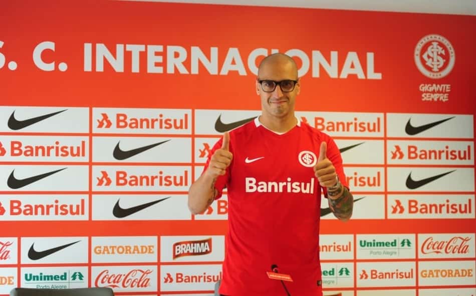 Apresentado, Ariel quer atuar no Gre-Nal: 'Campeonato à parte'