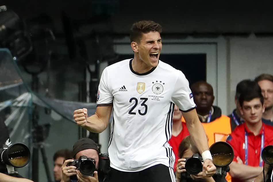 Aos 33 anos, Mario Gómez anuncia aposentadoria da seleção alemã