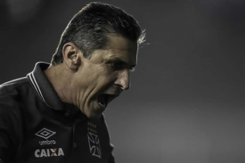 Vasco quer mais um zagueiro para fechar o elenco desta temporada