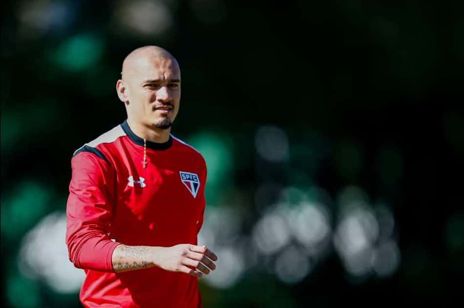 Maicon pede 'mentalidade forte' para jogo exemplar do São Paulo em 2016