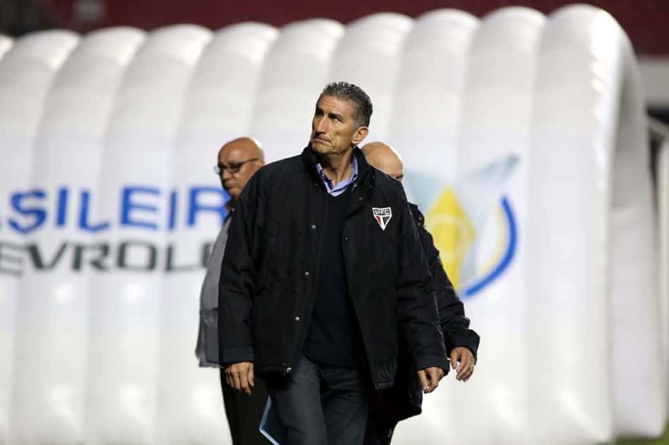 Bauza adota cautela sobre compra de Maicon: 'Há princípio de acordo'
