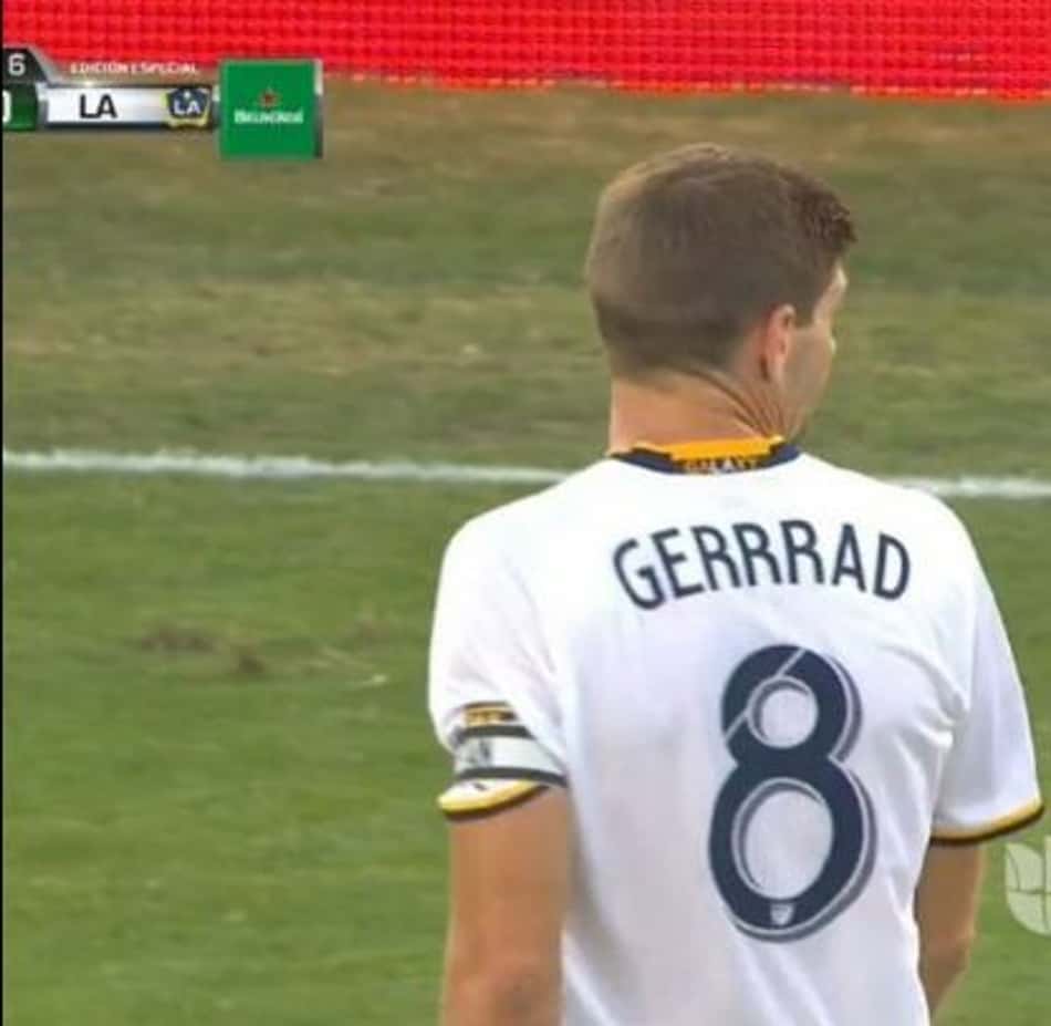 Veja dez erros incríveis nas camisas de jogadores. 'Gerrrad', 'Flacao'…