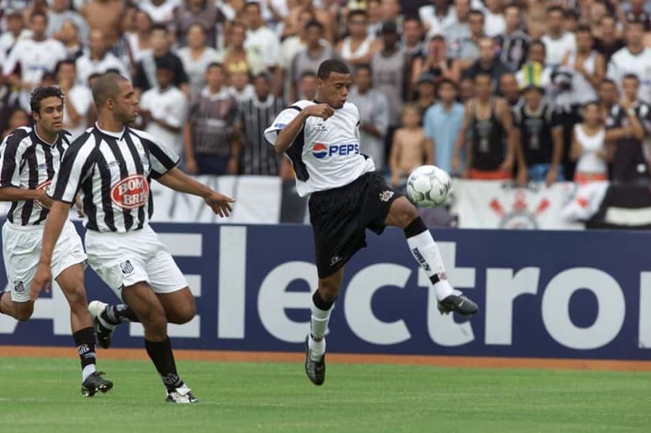 Alex no Santos na final do Brasileiro em 2002 