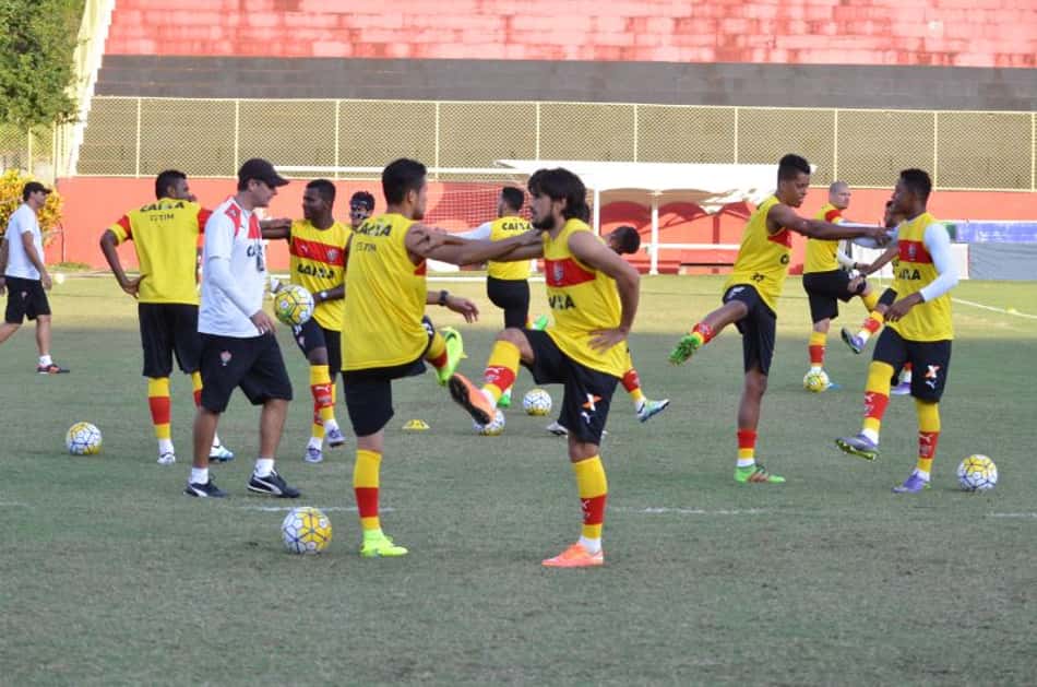 Visando duelo contra o Furacão, Vitória já trabalha no Barradão