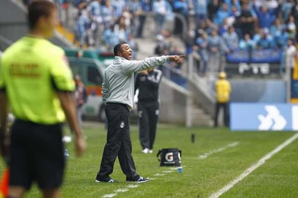 Roger Machado enaltece poder de reação do Grêmio: 'Muito satisfeito'