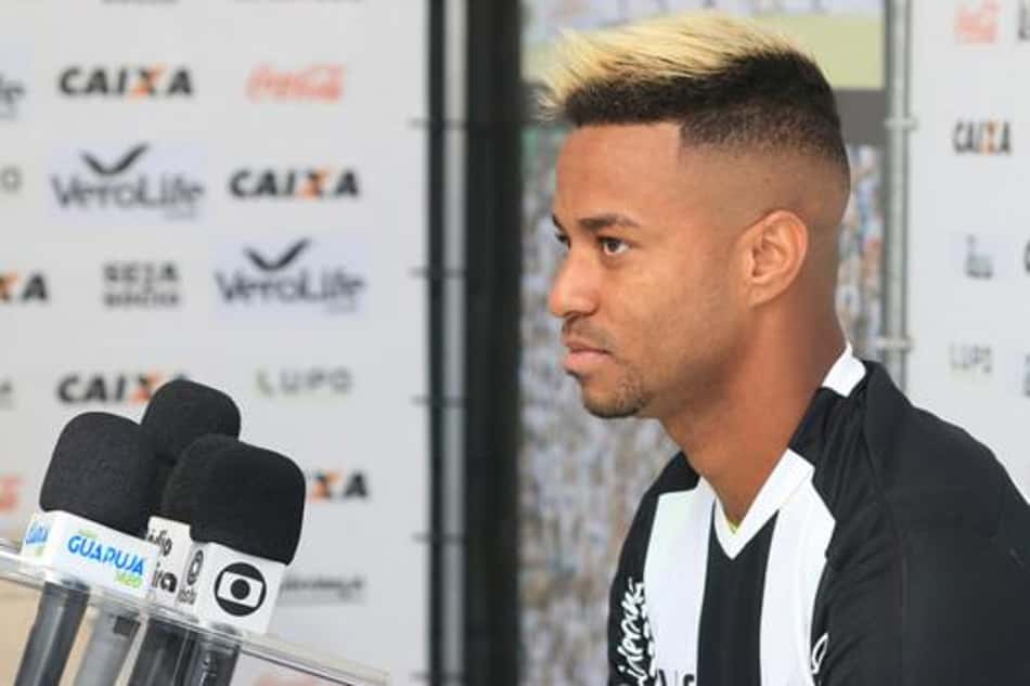 Rafael Silva lamenta erros do Figueira em sua estreia: 'Vacilamos'