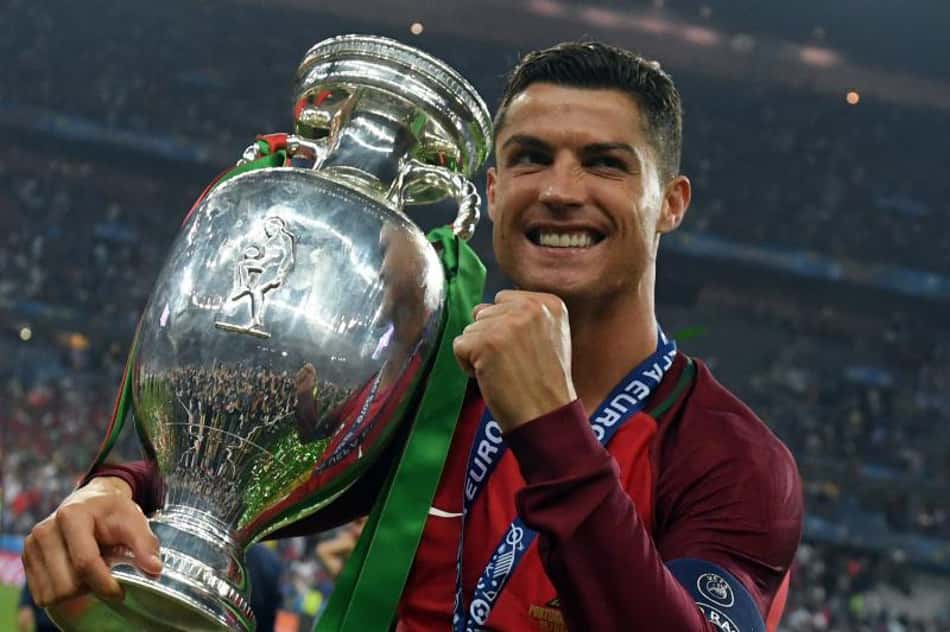 Cristiano Ronaldo foi o grande personagem. Campeão com Portugal finalmente, sofreu com uma lesão na final 