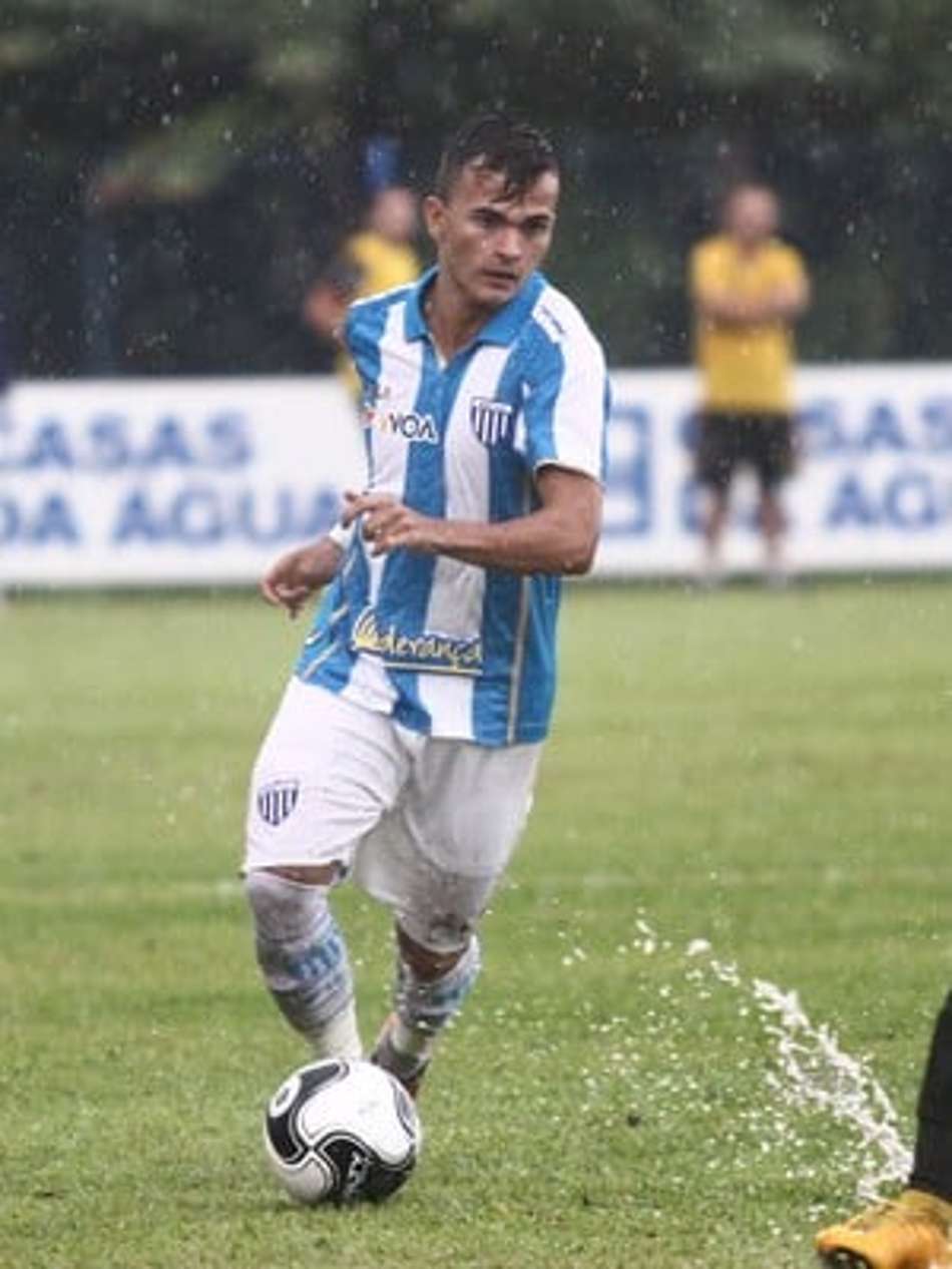 Atlético-PR contrata atacante do Avaí e encaminha acerto com Jussiê