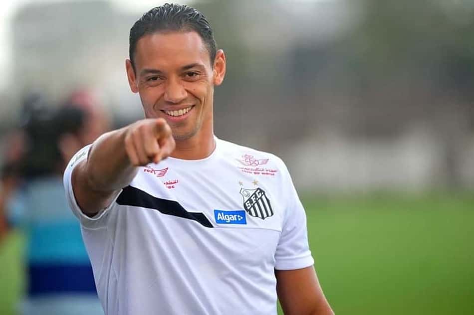 Oliveira revela maior dor da carreira e se vê mais forte após 'sair da jaula'