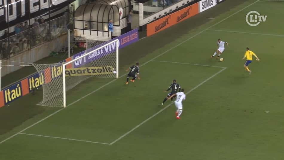 Gabigol perde gol na Vila