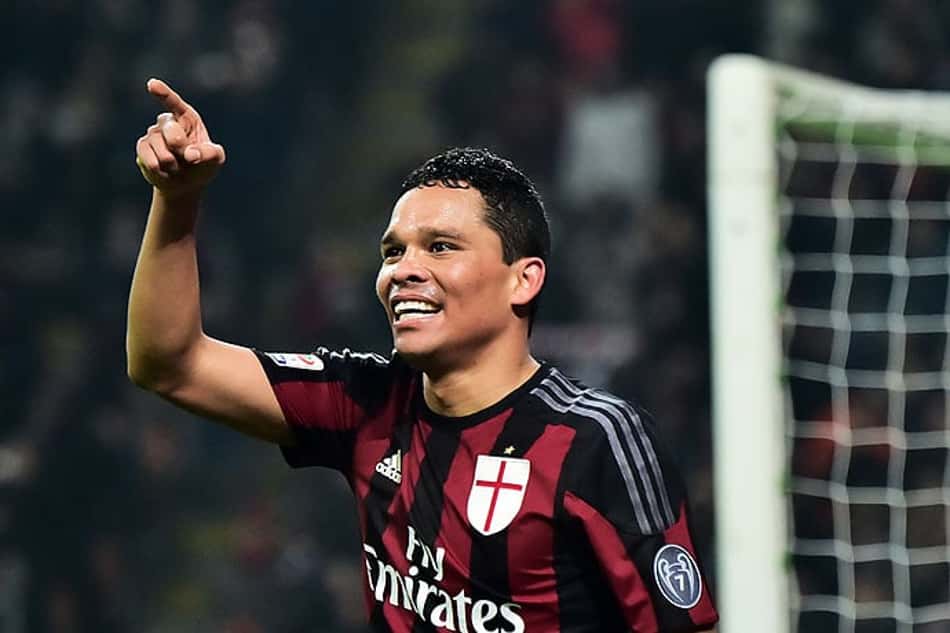Atacante do Milan estuda a possibilidade de voltar ao futebol colombiano