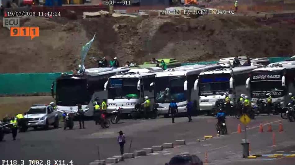 Caravana rumo à final da Liberta: 13 ônibus colombianos chegam a Quito
