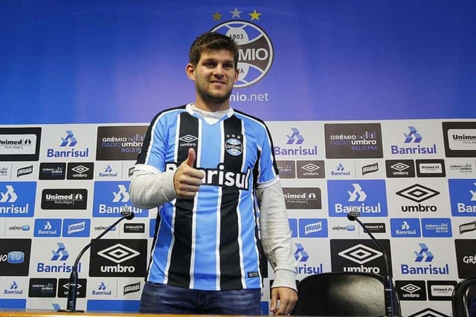 Kannemann chega com discurso humilde ao Grêmio: 'Não sou solução'