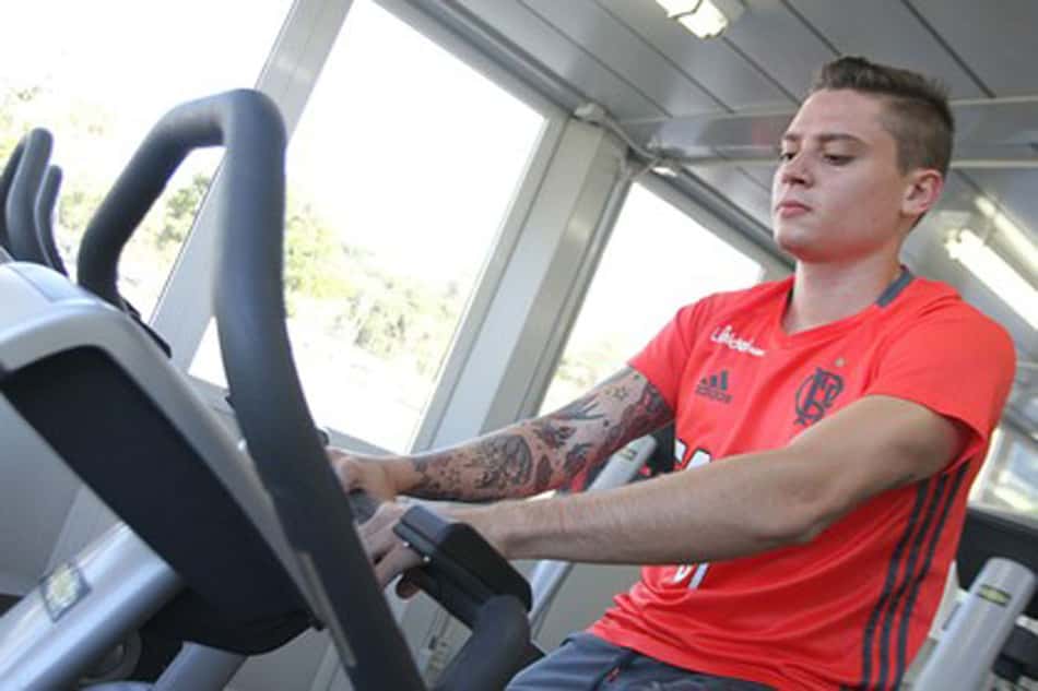 Adryan está de saída do Flamengo