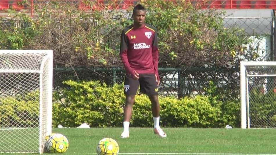 VÍDEO: Recuperado! Kelvin volta a treinar normalmente com elenco do São Paulo
