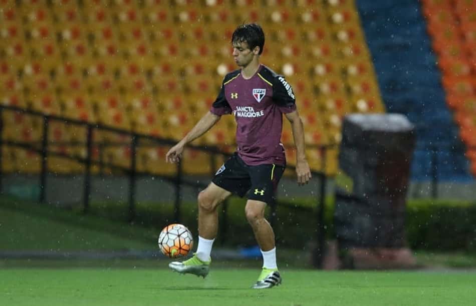Rodrigo Caio nega frustração por não ir à Europa e mira o Choque-Rei