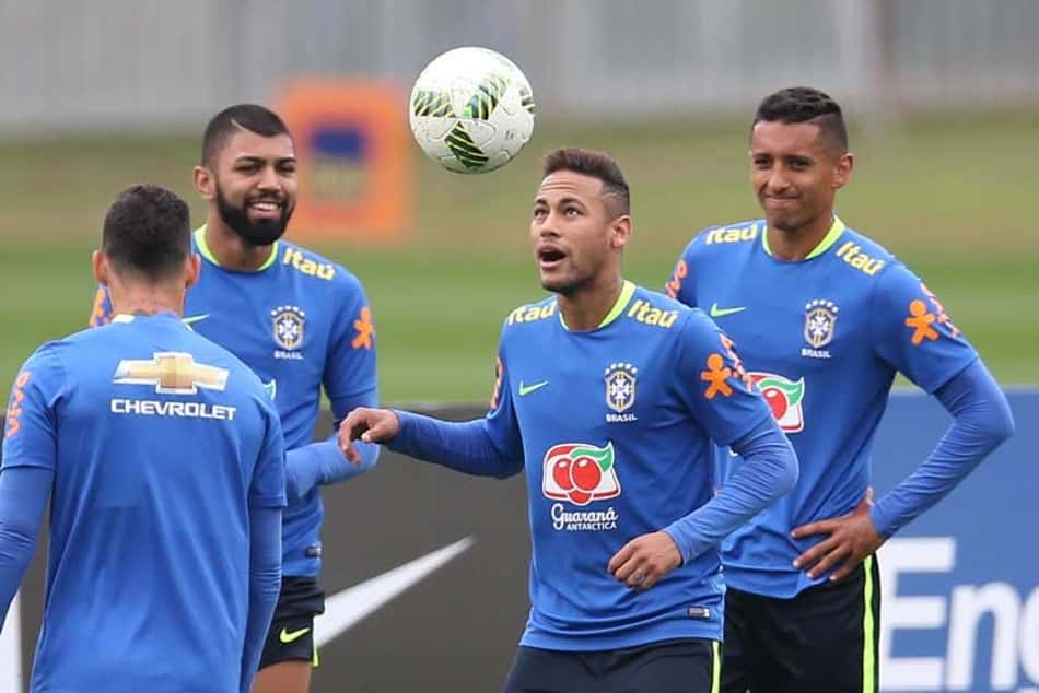 Neymar é o centro das atenções da Seleção 