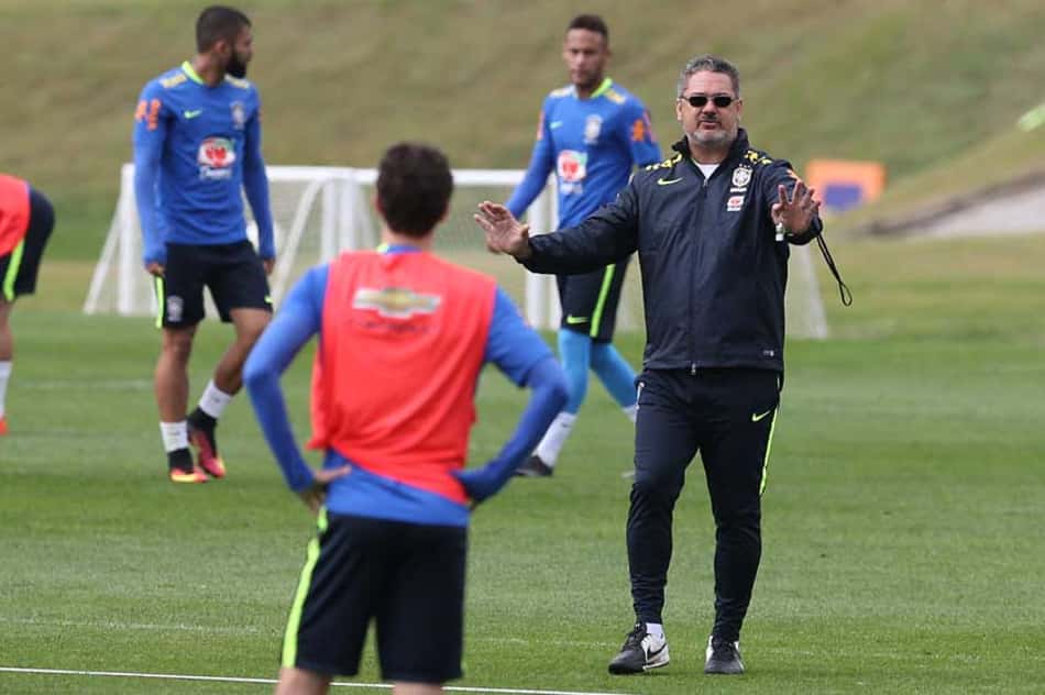 Rogério Micale ainda não anunciou capitão 