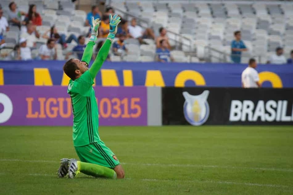 Após grande atuação, Magrão recebe elogios de Oswaldo de Oliveira