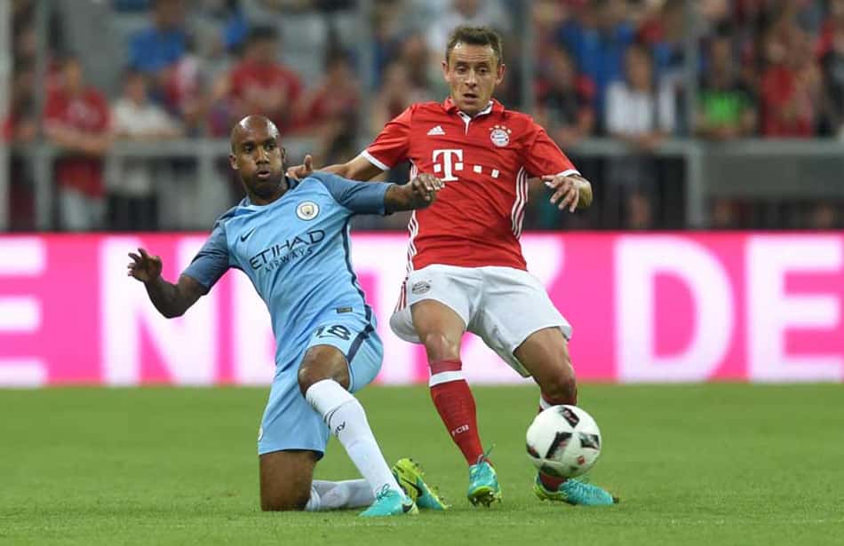 Delph - Manchester City x Bayern de Munique