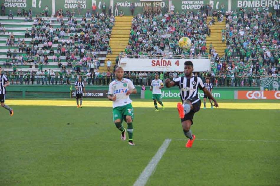ATUAÇÕES: Camilo se salva em dia ruim do Botafogo em Chapecó