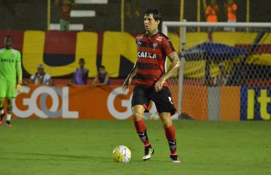 Victor Ramos explica agressão de torcedores após derrota e diz: 'Minha família está muito abalada'