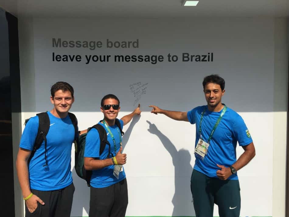 Uma das primeiras na Vila Olímpica, equipe de tiro com arco inaugura Sambódromo e painel de recados