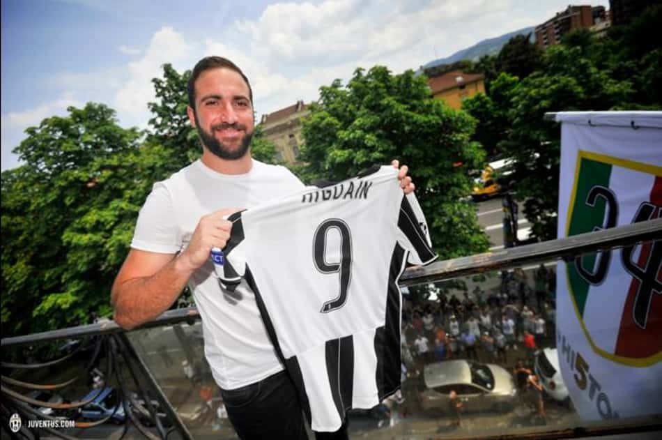 A Juventus desembolsou R$ 324 milhões por Higuaín